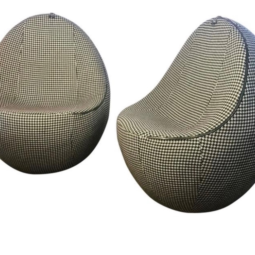 Alexander McQueen "The Horn of Plenty" Egg Chairs - Picture 7 of 8